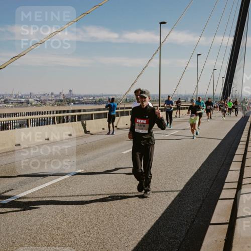 03.10.2025 - Köhlbrandbrückenlauf Michael Burmester http://msf.ph/oto/9041544 03.10.2025 12:22:53 Position 1 4319 meine-sportfotos.de