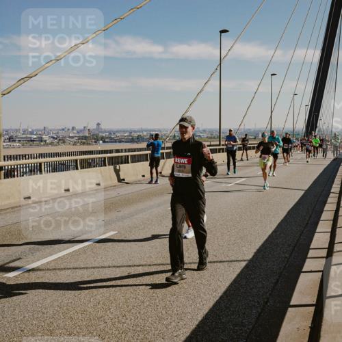 03.10.2025 - Köhlbrandbrückenlauf Michael Burmester http://msf.ph/oto/9041548 03.10.2025 12:22:53 Position 1 4319 meine-sportfotos.de