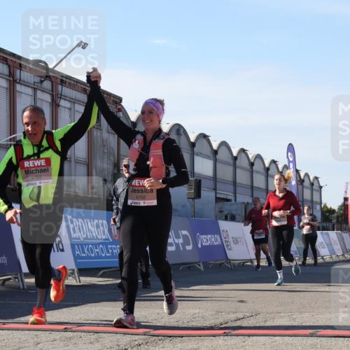 03.10.2025 - Köhlbrandbrückenlauf Luisa Fischer http://msf.ph/oto/9041549 03.10.2025 13:34:30 Ziel 4702, 4754, 5390, 5437, 5693, 5695 meine-sportfotos.de