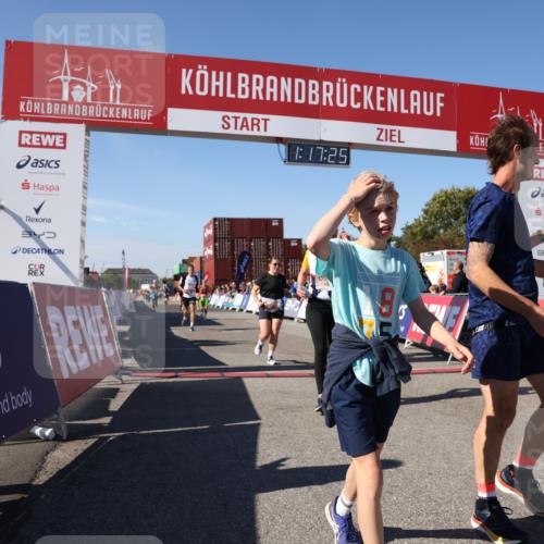 03.10.2025 - Köhlbrandbrückenlauf Lena Gebhardt http://msf.ph/oto/9041552 03.10.2025 13:17:25 Ziel 4404, 4686, 4818, 4988, 5007, 5008, 5031, 5544, 5638, 5642, 5890, 5943, 6069, 6389 meine-sportfotos.de