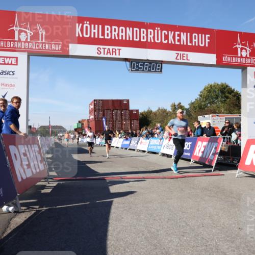 03.10.2025 - Köhlbrandbrückenlauf Lena Gebhardt http://msf.ph/oto/9041553 03.10.2025 12:58:09 Ziel 4234, 4248, 4394, 6715, 6718 meine-sportfotos.de