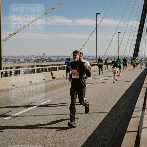 03.10.2025 - Köhlbrandbrückenlauf Michael Burmester http://msf.ph/oto/9041555 03.10.2025 12:22:53 Position 1 4319 meine-sportfotos.de