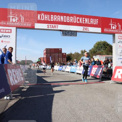 03.10.2025 - Köhlbrandbrückenlauf Lena Gebhardt http://msf.ph/oto/9041559 03.10.2025 12:58:09 Ziel 4234, 4248, 4394, 6715, 6718 meine-sportfotos.de