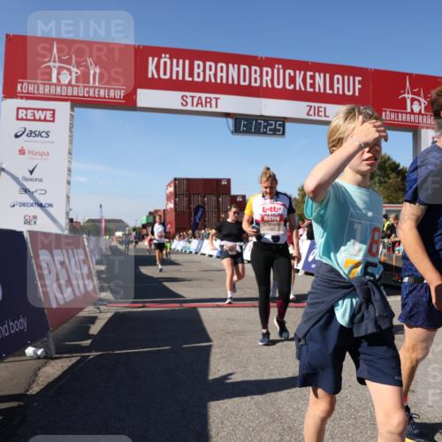 03.10.2025 - Köhlbrandbrückenlauf Lena Gebhardt http://msf.ph/oto/9041560 03.10.2025 13:17:26 Ziel 4404, 4686, 4746, 4818, 4988, 5007, 5008, 5031, 5638, 5642, 5890, 5943, 6069, 6389, 6710 meine-sportfotos.de