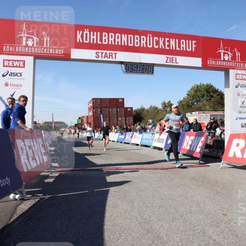 03.10.2025 - Köhlbrandbrückenlauf Lena Gebhardt http://msf.ph/oto/9041565 03.10.2025 12:58:09 Ziel 4234, 4248, 4394, 6715, 6718 meine-sportfotos.de