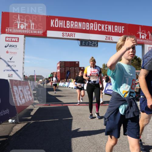 03.10.2025 - Köhlbrandbrückenlauf Lena Gebhardt http://msf.ph/oto/9041567 03.10.2025 13:17:26 Ziel 4404, 4686, 4746, 4818, 4988, 5007, 5008, 5031, 5638, 5642, 5890, 5943, 6069, 6389, 6710 meine-sportfotos.de