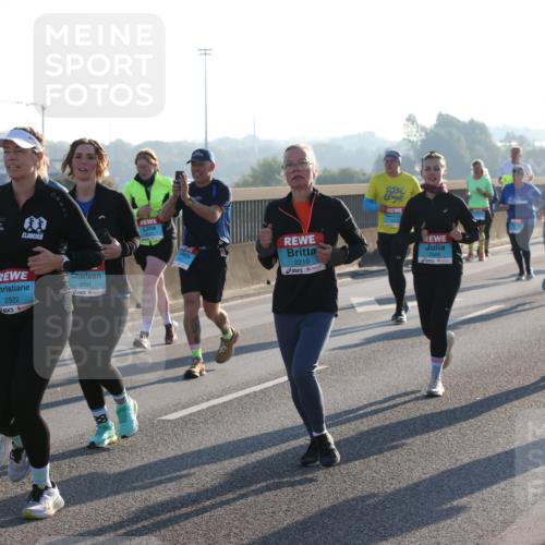 03.10.2025 - Köhlbrandbrückenlauf Lena Gebhardt http://msf.ph/oto/9041570 03.10.2025 09:25:39 Position 1 2976, 2922, 3701, 2177, 2219 meine-sportfotos.de