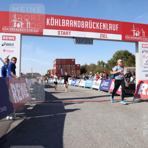 03.10.2025 - Köhlbrandbrückenlauf Lena Gebhardt http://msf.ph/oto/9041572 03.10.2025 12:58:09 Ziel 4234, 4248, 4394, 6715, 6718 meine-sportfotos.de