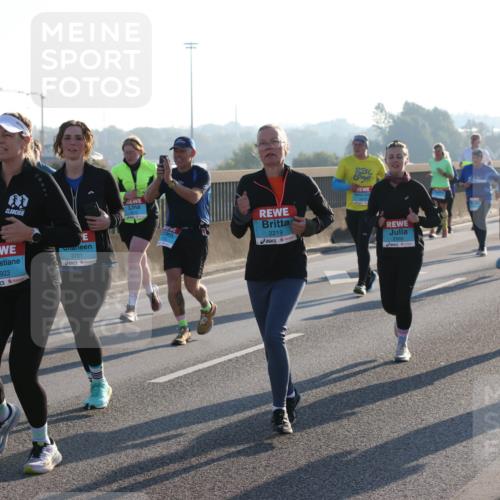 03.10.2025 - Köhlbrandbrückenlauf Lena Gebhardt http://msf.ph/oto/9041573 03.10.2025 09:25:39 Position 1 2976, 21, 2922, 3701, 9554, 2219, 2965 meine-sportfotos.de