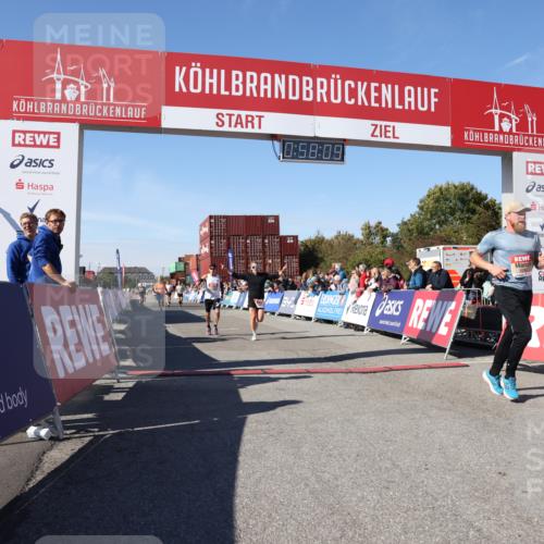 03.10.2025 - Köhlbrandbrückenlauf Lena Gebhardt http://msf.ph/oto/9041579 03.10.2025 12:58:09 Ziel 4234, 4248, 4394, 6715, 6718 meine-sportfotos.de