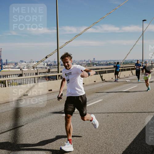 03.10.2025 - Köhlbrandbrückenlauf Michael Burmester http://msf.ph/oto/9041581 03.10.2025 12:22:54 Position 1  meine-sportfotos.de