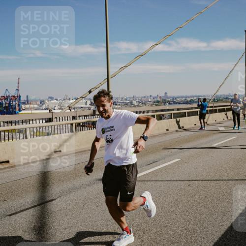 03.10.2025 - Köhlbrandbrückenlauf Michael Burmester http://msf.ph/oto/9041586 03.10.2025 12:22:55 Position 1  meine-sportfotos.de