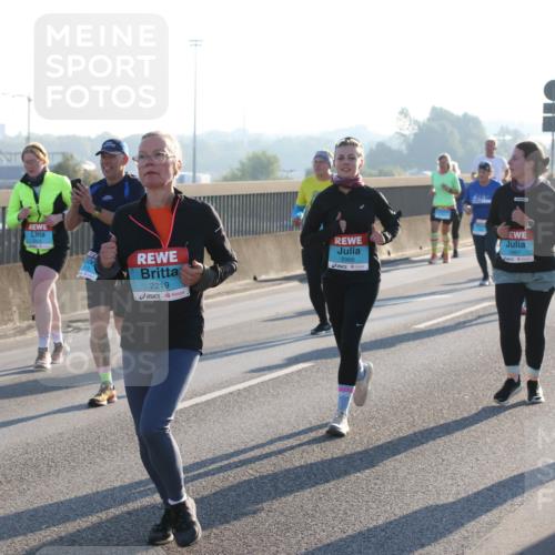 03.10.2025 - Köhlbrandbrückenlauf Lena Gebhardt http://msf.ph/oto/9041592 03.10.2025 09:25:39 Position 1 3701, 80, 2112, 2219, 2966, 2967, 2965 meine-sportfotos.de