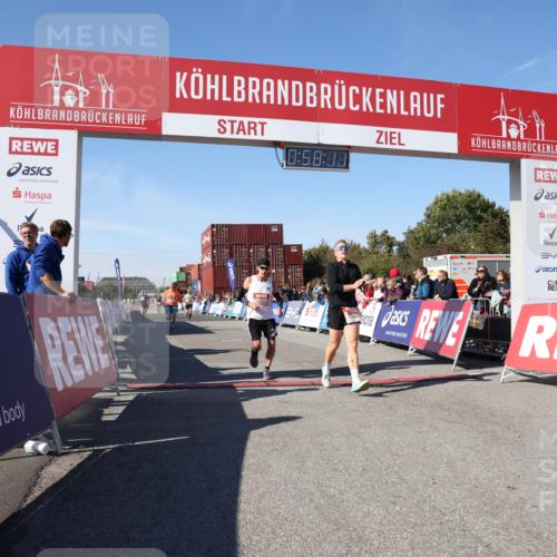 03.10.2025 - Köhlbrandbrückenlauf Lena Gebhardt http://msf.ph/oto/9041597 03.10.2025 12:58:11 Ziel 4234, 4248, 4394, 6152, 6715, 6717, 6718 meine-sportfotos.de