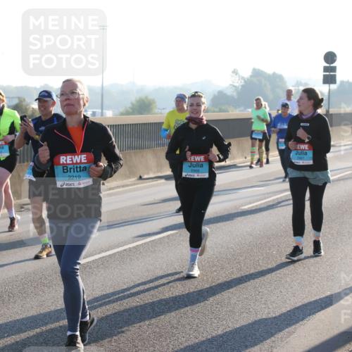03.10.2025 - Köhlbrandbrückenlauf Lena Gebhardt http://msf.ph/oto/9041598 03.10.2025 09:25:40 Position 1 3701, 2219, 2966, 2965, 2967 meine-sportfotos.de
