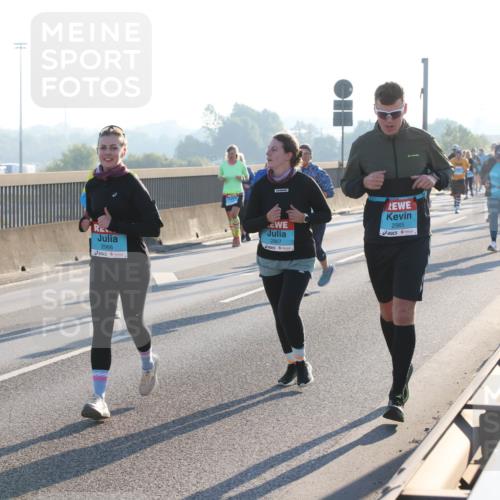 03.10.2025 - Köhlbrandbrückenlauf Lena Gebhardt http://msf.ph/oto/9041607 03.10.2025 09:25:40 Position 1 2219, 2966, 2967, 2965 meine-sportfotos.de