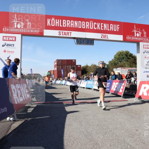 03.10.2025 - Köhlbrandbrückenlauf Lena Gebhardt http://msf.ph/oto/9041608 03.10.2025 12:58:11 Ziel 4234, 4248, 4394, 6152, 6715, 6717, 6718 meine-sportfotos.de