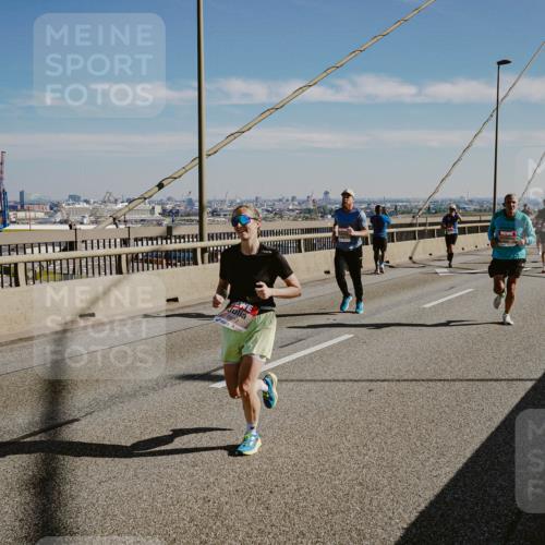 03.10.2025 - Köhlbrandbrückenlauf Michael Burmester http://msf.ph/oto/9041610 03.10.2025 12:22:57 Position 1  meine-sportfotos.de