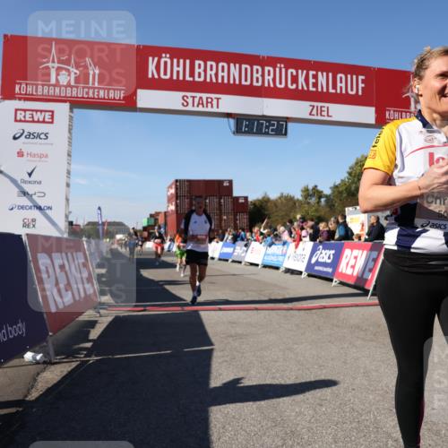 03.10.2025 - Köhlbrandbrückenlauf Lena Gebhardt http://msf.ph/oto/9041626 03.10.2025 13:17:28 Ziel 4012, 4686, 4746, 4818, 4988, 5007, 5008, 5031, 5638, 5642, 5890, 6069, 6389, 6710 meine-sportfotos.de