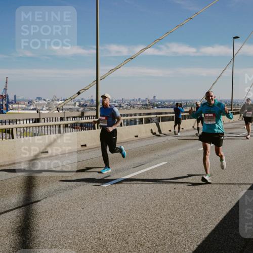 03.10.2025 - Köhlbrandbrückenlauf Michael Burmester http://msf.ph/oto/9041629 03.10.2025 12:22:58 Position 1  meine-sportfotos.de