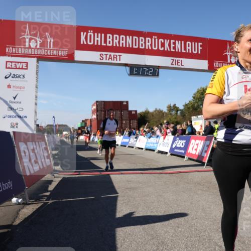 03.10.2025 - Köhlbrandbrückenlauf Lena Gebhardt http://msf.ph/oto/9041632 03.10.2025 13:17:28 Ziel 4012, 4686, 4746, 4818, 4988, 5007, 5008, 5031, 5638, 5642, 5890, 6069, 6389, 6710 meine-sportfotos.de
