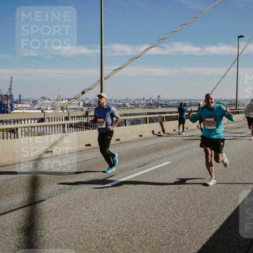 03.10.2025 - Köhlbrandbrückenlauf Michael Burmester http://msf.ph/oto/9041635 03.10.2025 12:22:58 Position 1  meine-sportfotos.de