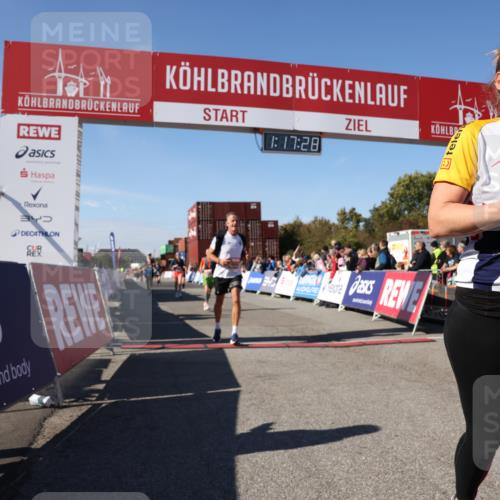 03.10.2025 - Köhlbrandbrückenlauf Lena Gebhardt http://msf.ph/oto/9041644 03.10.2025 13:17:28 Ziel 4012, 4686, 4746, 4818, 4988, 5007, 5008, 5031, 5638, 5642, 5890, 6069, 6389, 6710 meine-sportfotos.de