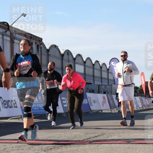 03.10.2025 - Köhlbrandbrückenlauf Luisa Fischer http://msf.ph/oto/9041645 03.10.2025 13:34:42 Ziel 4112, 4498, 4767, 4997, 5390, 5407, 5465, 6196, 6289, 6290, 6486 meine-sportfotos.de