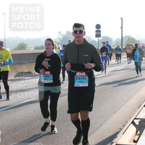 03.10.2025 - Köhlbrandbrückenlauf Lena Gebhardt http://msf.ph/oto/9041647 03.10.2025 09:25:41 Position 1 2966, 2967, 2965 meine-sportfotos.de