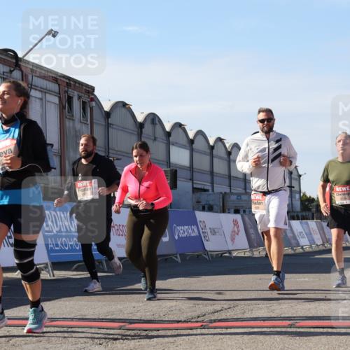 03.10.2025 - Köhlbrandbrückenlauf Luisa Fischer http://msf.ph/oto/9041652 03.10.2025 13:34:42 Ziel 4112, 4498, 4767, 4997, 5390, 5407, 5465, 6196, 6289, 6290, 6486 meine-sportfotos.de