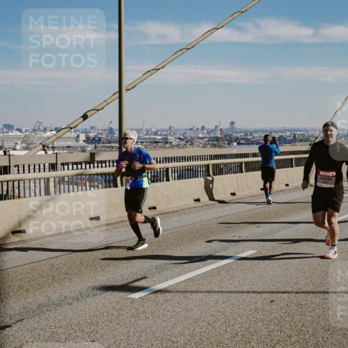 03.10.2025 - Köhlbrandbrückenlauf Michael Burmester http://msf.ph/oto/9041661 03.10.2025 12:23:00 Position 1  meine-sportfotos.de