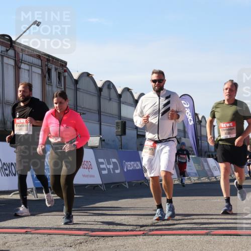03.10.2025 - Köhlbrandbrückenlauf Luisa Fischer http://msf.ph/oto/9041662 03.10.2025 13:34:43 Ziel 4112, 4498, 4767, 4997, 5390, 5407, 5465, 6196, 6289, 6290, 6486 meine-sportfotos.de