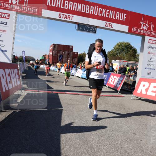 03.10.2025 - Köhlbrandbrückenlauf Lena Gebhardt http://msf.ph/oto/9041672 03.10.2025 13:17:29 Ziel 4012, 4686, 4746, 4818, 4988, 5007, 5008, 5031, 5638, 5642, 5890, 5906, 5909, 6069, 6389, 6710 meine-sportfotos.de