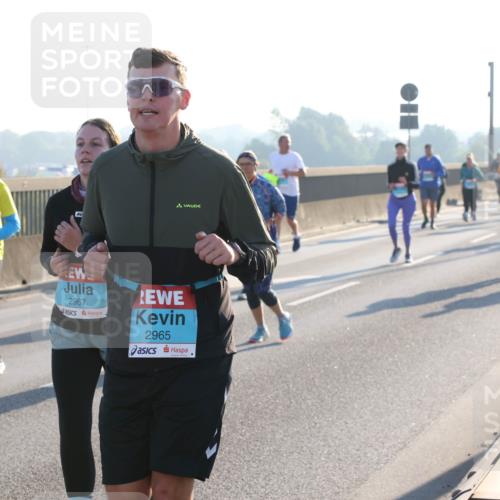 03.10.2025 - Köhlbrandbrückenlauf Lena Gebhardt http://msf.ph/oto/9041674 03.10.2025 09:25:42 Position 1 2967, 2965 meine-sportfotos.de