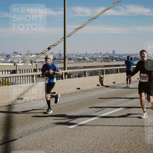 03.10.2025 - Köhlbrandbrückenlauf Michael Burmester http://msf.ph/oto/9041676 03.10.2025 12:23:00 Position 1  meine-sportfotos.de