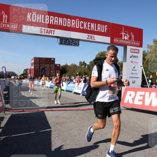 03.10.2025 - Köhlbrandbrückenlauf Lena Gebhardt http://msf.ph/oto/9041677 03.10.2025 13:17:30 Ziel 4012, 4686, 4746, 4818, 4988, 5007, 5008, 5031, 5638, 5642, 5890, 5906, 5909, 6069, 6389, 6710 meine-sportfotos.de