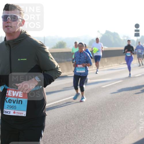 03.10.2025 - Köhlbrandbrückenlauf Lena Gebhardt http://msf.ph/oto/9041680 03.10.2025 09:25:42 Position 1 1990, 2965 meine-sportfotos.de