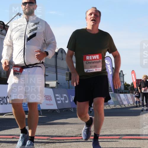 03.10.2025 - Köhlbrandbrückenlauf Luisa Fischer http://msf.ph/oto/9041688 03.10.2025 13:34:45 Ziel 4112, 4498, 4767, 4997, 5227, 5407, 5465, 6196, 6289, 6290, 6357, 6486 meine-sportfotos.de
