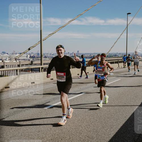 03.10.2025 - Köhlbrandbrückenlauf Michael Burmester http://msf.ph/oto/9041694 03.10.2025 12:23:01 Position 1 4268 meine-sportfotos.de