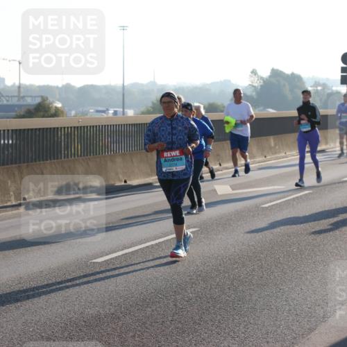 03.10.2025 - Köhlbrandbrückenlauf Lena Gebhardt http://msf.ph/oto/9041701 03.10.2025 09:25:42 Position 1  meine-sportfotos.de