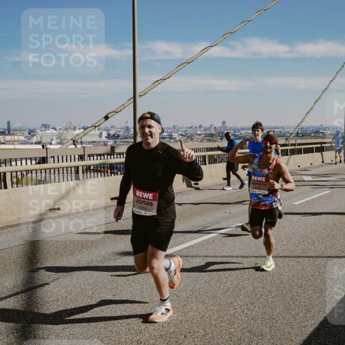03.10.2025 - Köhlbrandbrückenlauf Michael Burmester http://msf.ph/oto/9041703 03.10.2025 12:23:01 Position 1 4268 meine-sportfotos.de