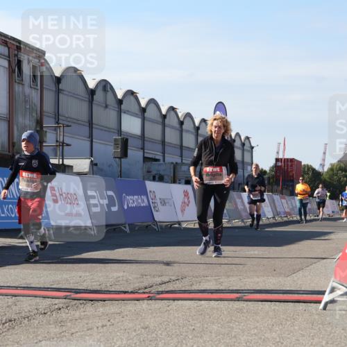 03.10.2025 - Köhlbrandbrückenlauf Luisa Fischer http://msf.ph/oto/9041704 03.10.2025 13:34:48 Ziel 4112, 4498, 4767, 4997, 5227, 5407, 5465, 6196, 6289, 6290, 6357, 6486 meine-sportfotos.de