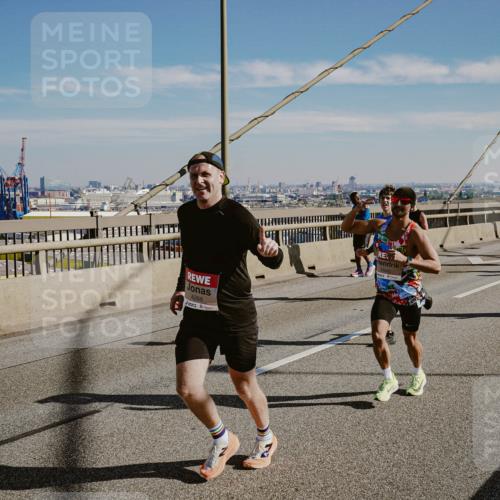 03.10.2025 - Köhlbrandbrückenlauf Michael Burmester http://msf.ph/oto/9041711 03.10.2025 12:23:02 Position 1 4268 meine-sportfotos.de