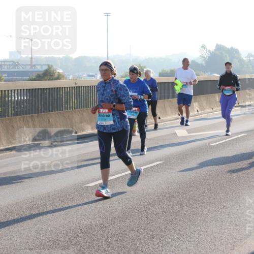 03.10.2025 - Köhlbrandbrückenlauf Lena Gebhardt http://msf.ph/oto/9041713 03.10.2025 09:25:43 Position 1 2774 meine-sportfotos.de