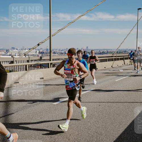 03.10.2025 - Köhlbrandbrückenlauf Michael Burmester http://msf.ph/oto/9041715 03.10.2025 12:23:02 Position 1 4268, 40 meine-sportfotos.de
