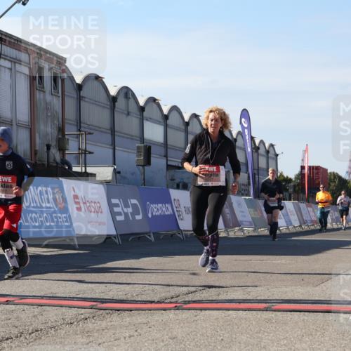 03.10.2025 - Köhlbrandbrückenlauf Luisa Fischer http://msf.ph/oto/9041716 03.10.2025 13:34:49 Ziel 4112, 4498, 4767, 4997, 5227, 5407, 5465, 6196, 6289, 6290, 6357 meine-sportfotos.de