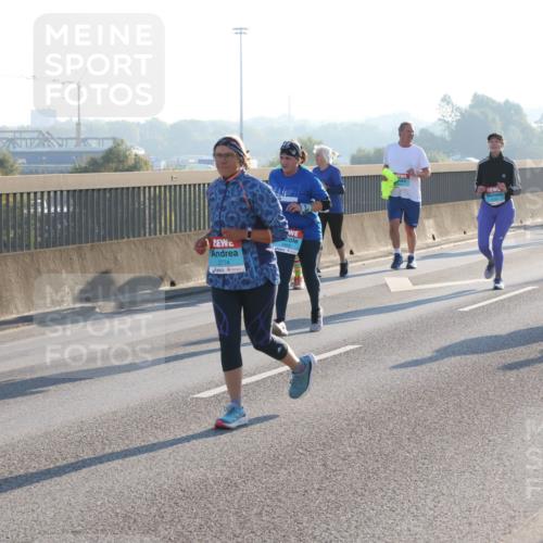 03.10.2025 - Köhlbrandbrückenlauf Lena Gebhardt http://msf.ph/oto/9041717 03.10.2025 09:25:43 Position 1  meine-sportfotos.de