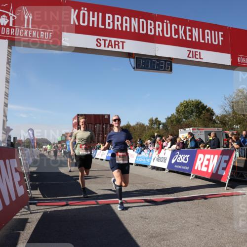 03.10.2025 - Köhlbrandbrückenlauf Lena Gebhardt http://msf.ph/oto/9041718 03.10.2025 13:17:36 Ziel 4012, 4645, 4686, 4746, 4818, 5339, 5906, 5909, 6069, 6388, 6710 meine-sportfotos.de