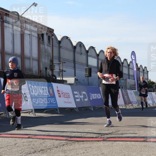 03.10.2025 - Köhlbrandbrückenlauf Luisa Fischer http://msf.ph/oto/9041719 03.10.2025 13:34:49 Ziel 4112, 4498, 4767, 4997, 5227, 5407, 5465, 6196, 6289, 6290, 6357 meine-sportfotos.de