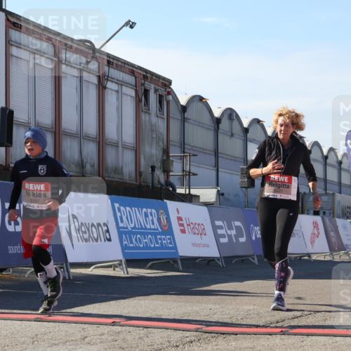 03.10.2025 - Köhlbrandbrückenlauf Luisa Fischer http://msf.ph/oto/9041723 03.10.2025 13:34:49 Ziel 4112, 4498, 4767, 4997, 5227, 5407, 5465, 6196, 6289, 6290, 6357 meine-sportfotos.de